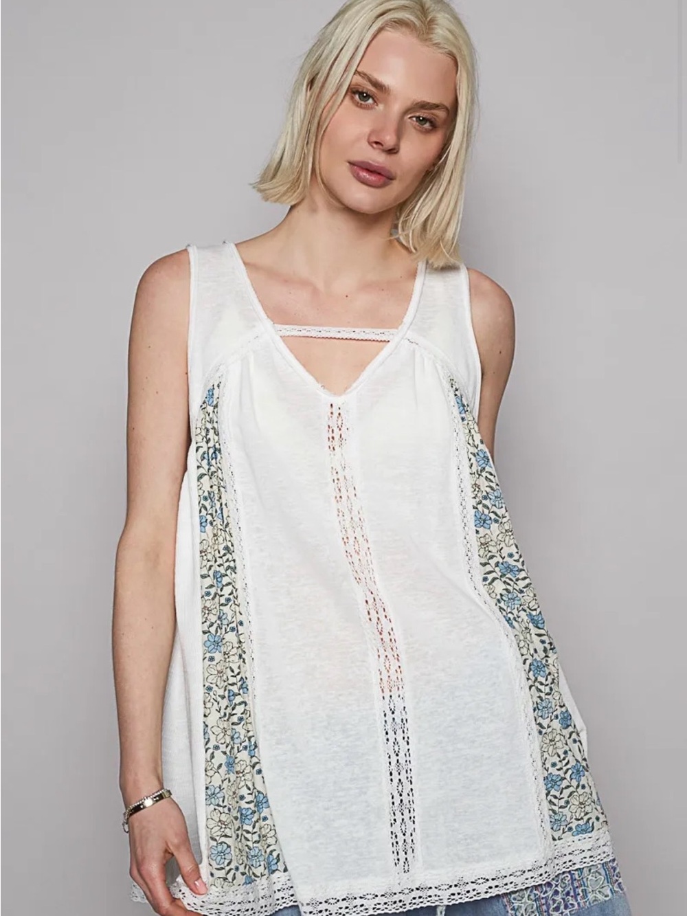 NWOT POL FLORAL ACCENTED TUNIC TOP